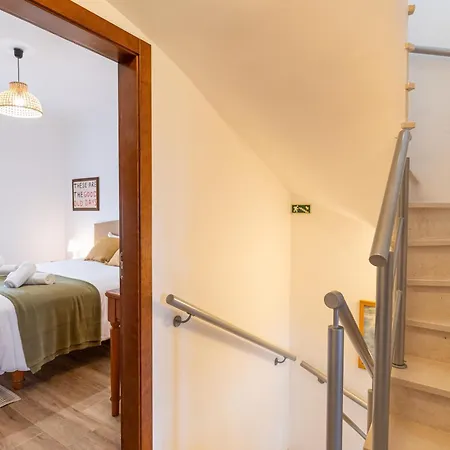 Donothing House - - Baleal 3*